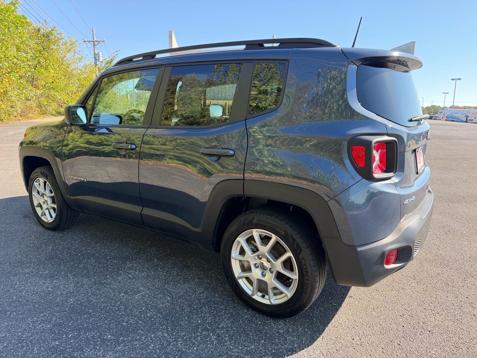 Used 2023 Jeep Renegade Latitude w/ Premium Group AWD/4WD image 9