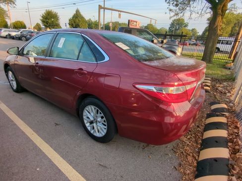 Used 2017 Toyota Camry LE FWD image 4