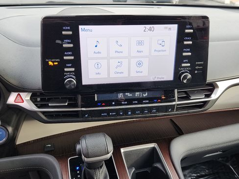 Certified 2023 Toyota Sienna XLE image 15