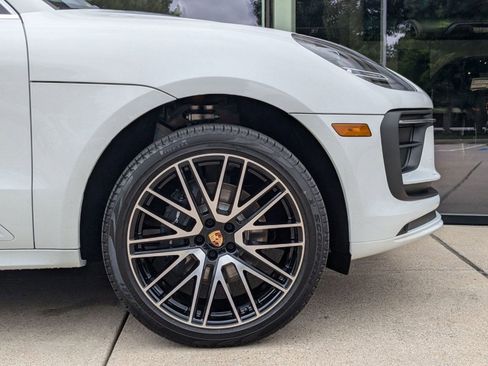 Used 2025 Porsche Macan image 11