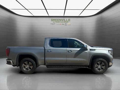 Used 2025 GMC Sierra 1500 SLT AWD/4WD image 4