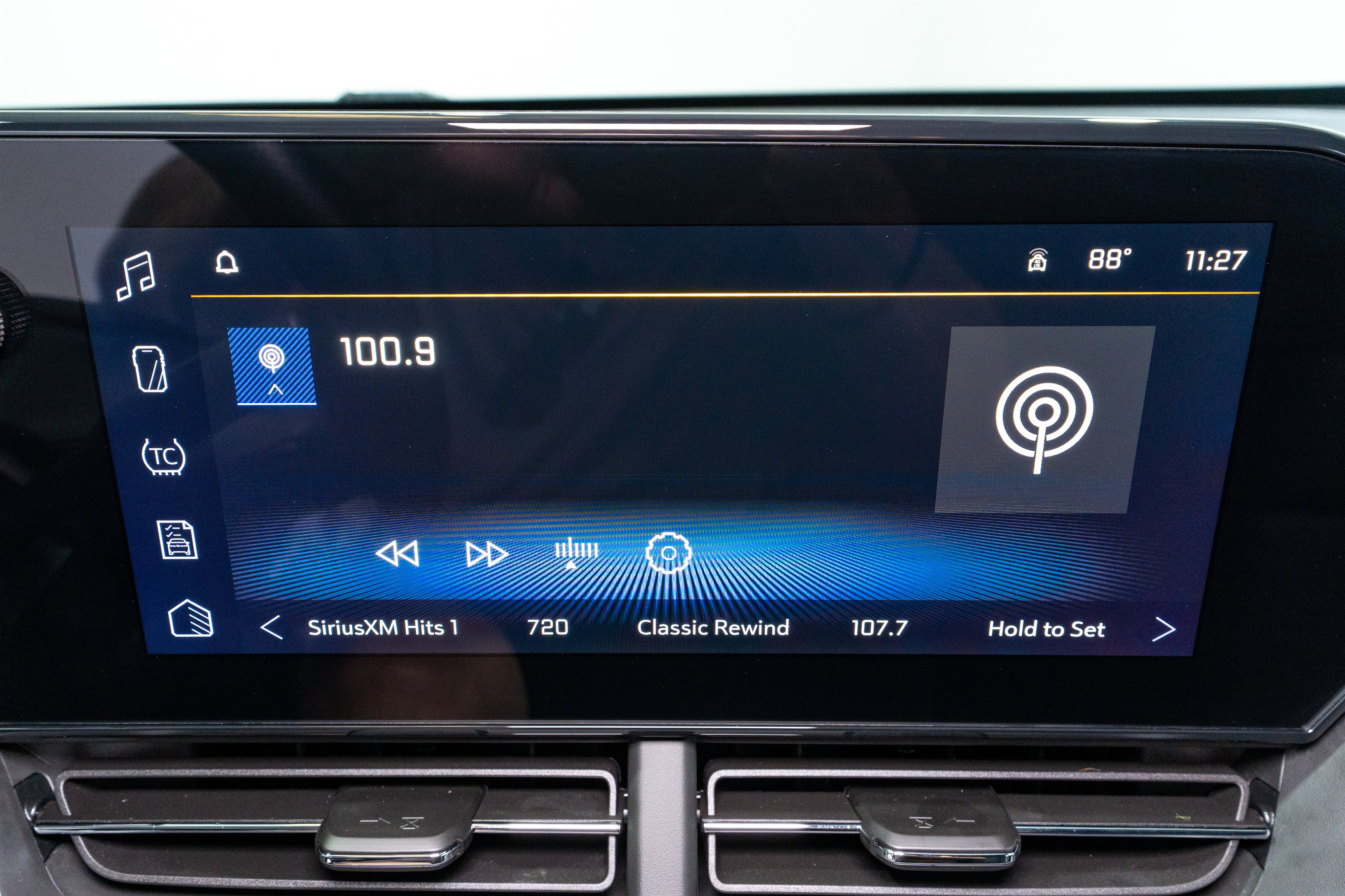 Used 2025 Chevrolet Trax RS w/ Driver Confidence Package FWD image 16