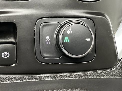Used 2019 Chevrolet Traverse LT FWD image 16