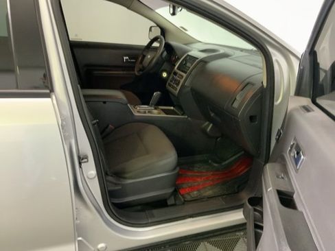 Used 2010 Ford Edge SE image 25