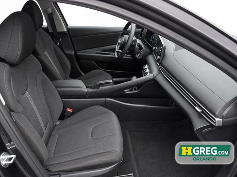 Used 2025 Hyundai Elantra SE FWD image 11