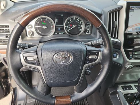 Certified 2019 Toyota Land Cruiser image 24