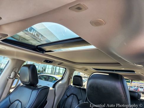 Used 2018 Chrysler Pacifica Limited FWD image 9