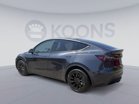Used 2024 Tesla Model Y Long Range AWD/4WD image 4