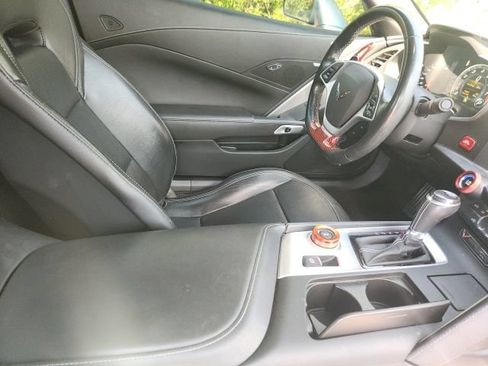 Used 2019 Chevrolet Corvette Stingray Coupe w/ 1LT RWD image 9