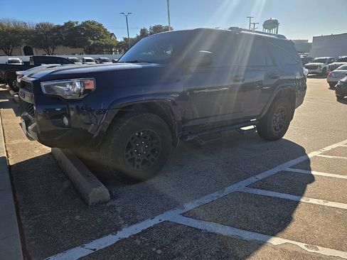 Used 2018 Toyota 4Runner SR5 image 2