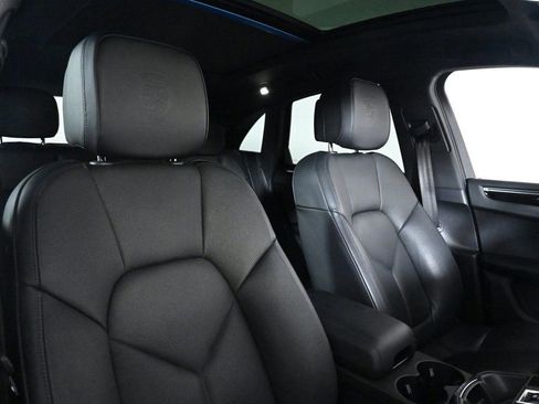 Certified 2025 Porsche Macan image 18