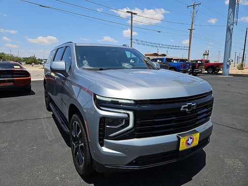 Used 2025 Chevrolet Suburban RST AWD/4WD image 7