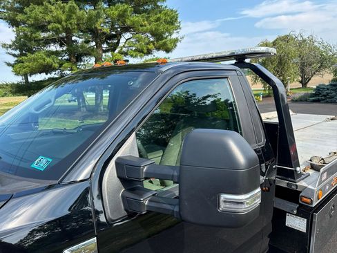 Used 2017 Ford F550 4x4 Regular Cab Super Duty image 24