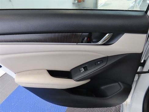 Used 2022 Honda Accord Touring image 33