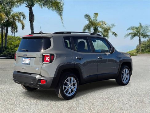 Certified 2022 Jeep Renegade Latitude image 4