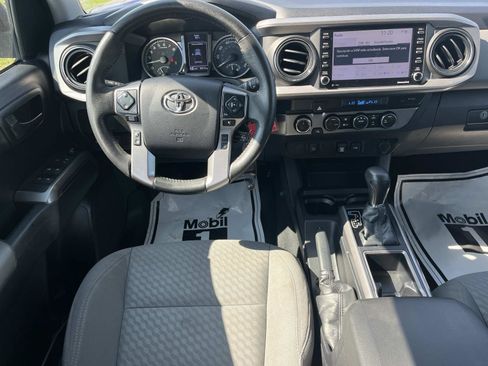 Used 2022 Toyota Tacoma SR5 AWD/4WD image 16
