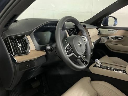 Certified 2025 Volvo XC90 B6 Ultra w/ Protection Package Premier AWD/4WD image 19