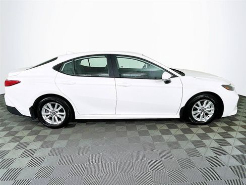 Used 2025 Toyota Camry LE w/ Convenience Package FWD image 10