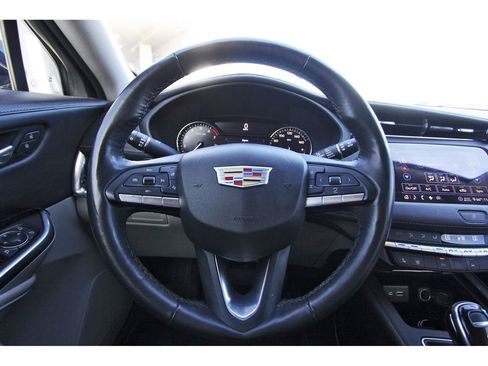 Used 2020 Cadillac XT4 Premium Luxury image 9