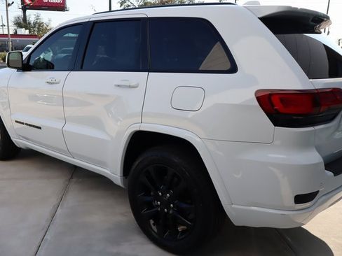 Used 2021 Jeep Grand Cherokee Laredo X image 6