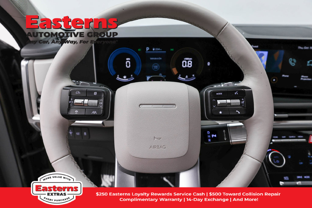 Used 2025 Hyundai Santa Fe SEL FWD image 11