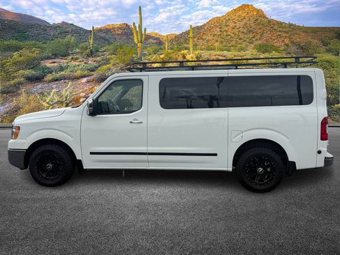 Used 2021 Nissan NV 3500 SL image 8