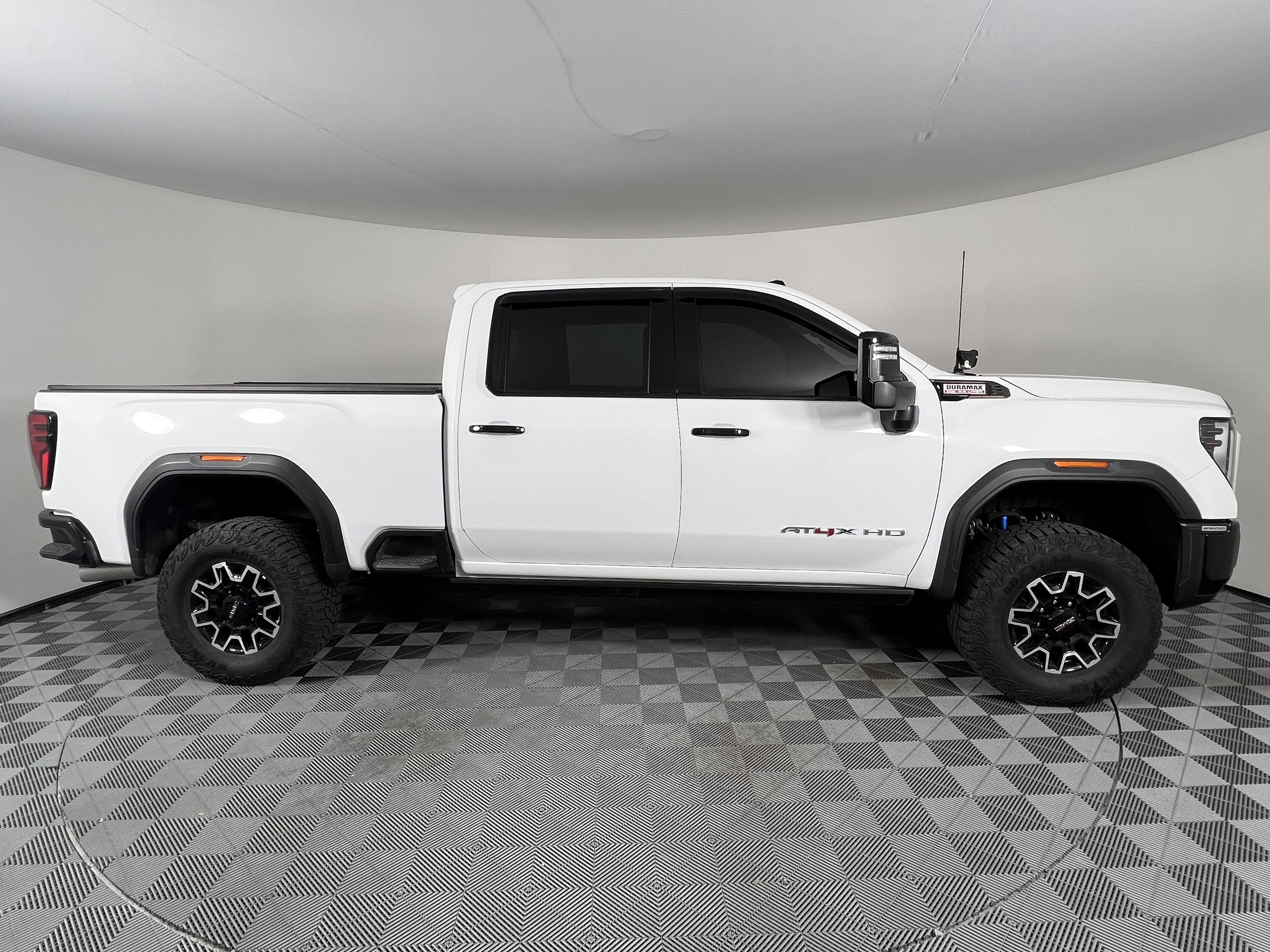 Used 2024 GMC Sierra 2500 AT4X AWD/4WD image 14