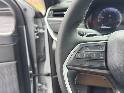 Used 2024 Jeep Grand Cherokee Limited w/ Luxury Tech Group II image 34