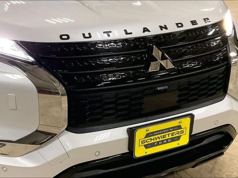 Used 2023 Mitsubishi Outlander SE AWD/4WD image 29