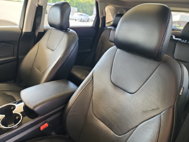 Used 2018 Ford Edge Titanium w/ Equipment Group 301A FWD image 11