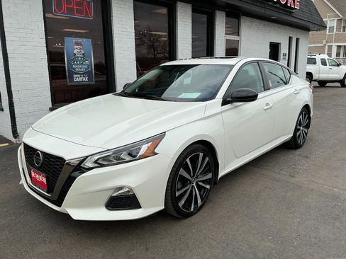 Used 2021 Nissan Altima 2.5 SR w/ SR Premium Package image 2