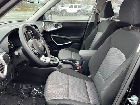 Used 2025 Kia Soul LX w/ LX Technology Package image 34
