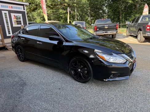 Used 2016 Nissan Altima 2.5 SR w/ LED Appearance Package FWD image 4