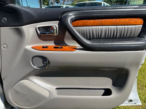 Used 2006 Lexus LX 470 4WD image 16