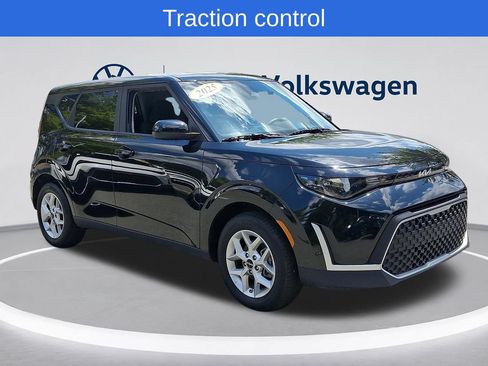 Used 2025 Kia Soul LX w/ LX Technology Package FWD image 3
