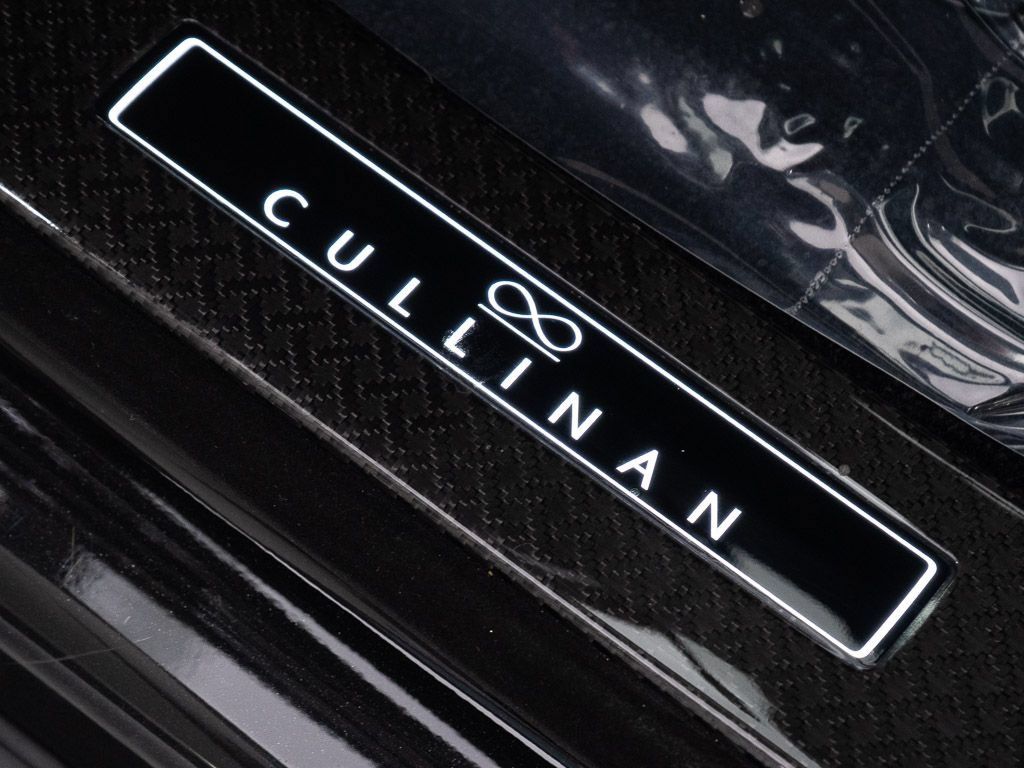 Certified 2023 Rolls-Royce Cullinan Black Badge w/ Driver's Package AWD/4WD image 14