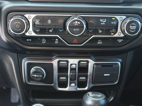 Used 2021 Jeep Wrangler Unlimited Sahara AWD/4WD image 15