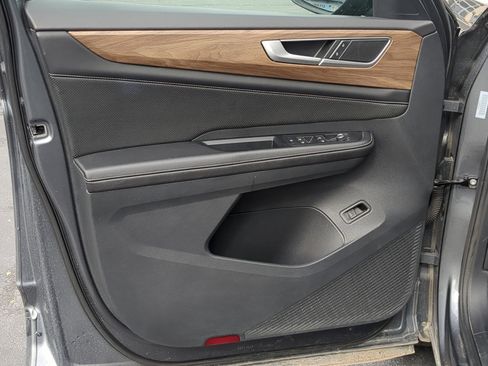 Used 2024 Volkswagen Atlas SE image 14