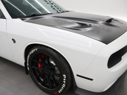 Used 2017 Dodge Challenger SRT Hellcat RWD image 24