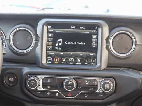 Used 2018 Jeep Wrangler Unlimited Sahara image 17