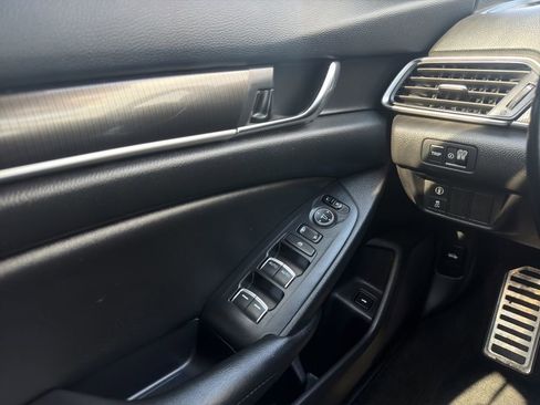 Used 2022 Honda Accord Sport image 12