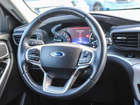 Used 2022 Ford Explorer XLT image 16