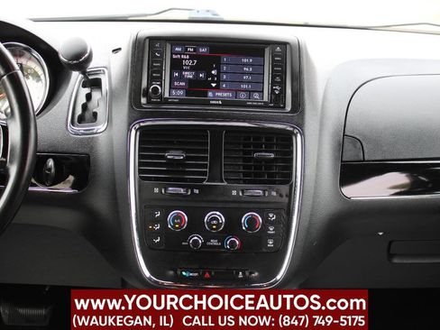 Used 2017 Dodge Grand Caravan SE image 17