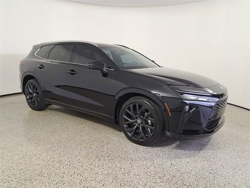 Used 2025 Toyota Crown Signia image 4