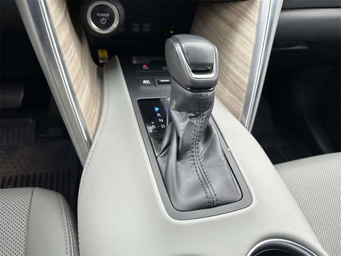 Used 2023 Toyota Venza Limited image 7