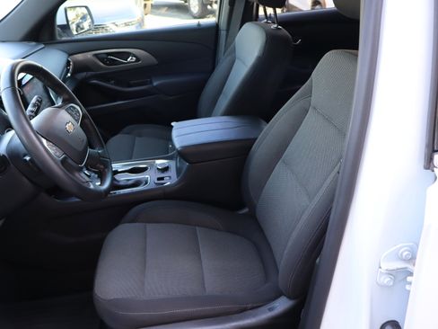 Used 2023 Chevrolet Traverse LT FWD image 16