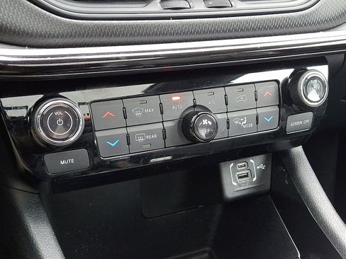 Certified 2022 Jeep Compass Trailhawk w/ Trailhawk Elite Group image 16