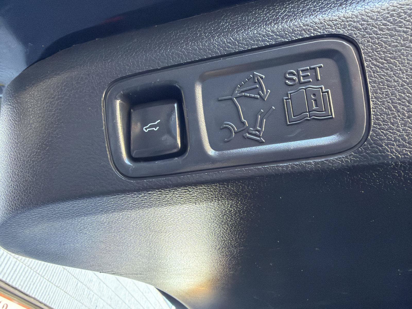 Used 2020 Ford Expedition Max XLT w/ Equipment Group 202A AWD/4WD image 26
