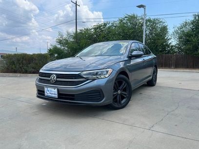 Used 2023 Volkswagen Jetta SE w/ Panoramic Sunroof Package