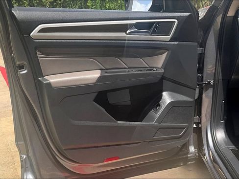 Used 2022 Volkswagen Atlas SE w/ Panoramic Sunroof Package FWD image 24